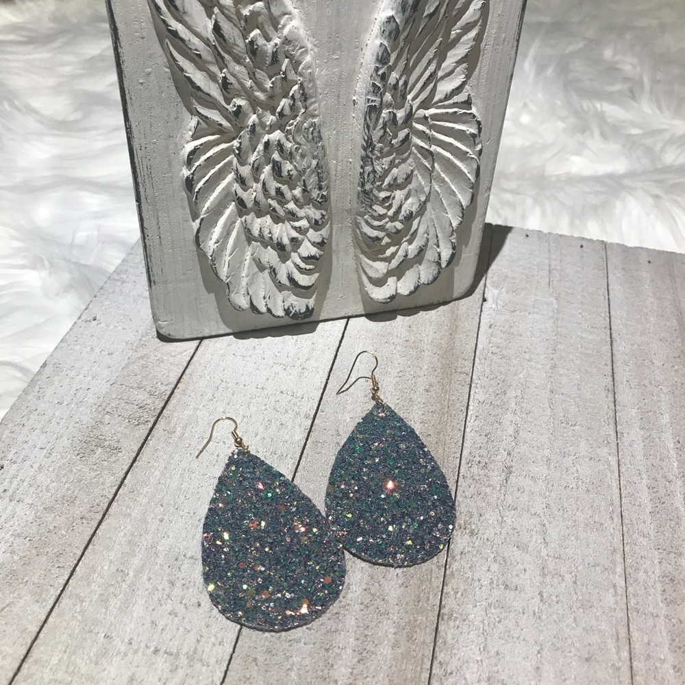 ♥️Leather Glitter Teardrop Earrings Green - Picture 2 of 3